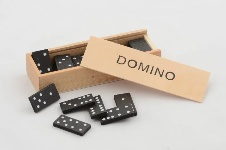 Domino spel med Wooden Box 2