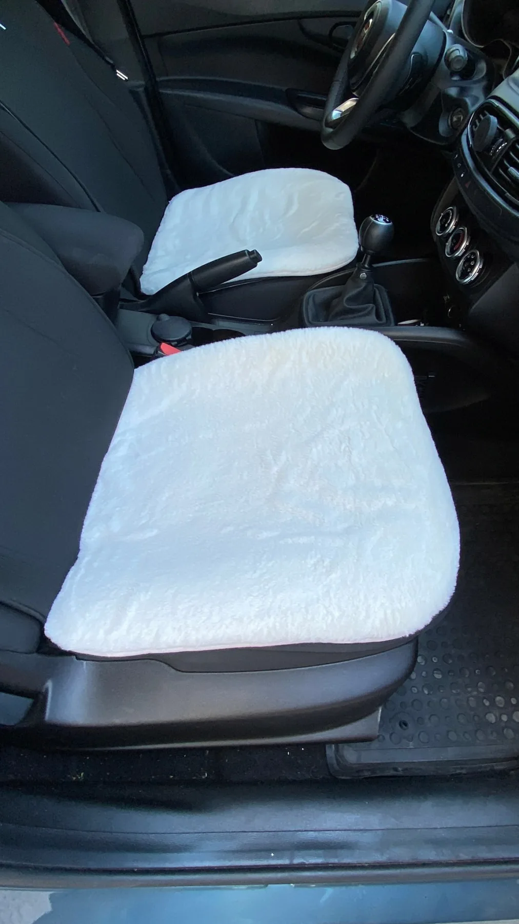 Yumuşak Tüylü Peluş Serme Oto Koltuk Koruyucu Minder Ön 2'li Beyaz